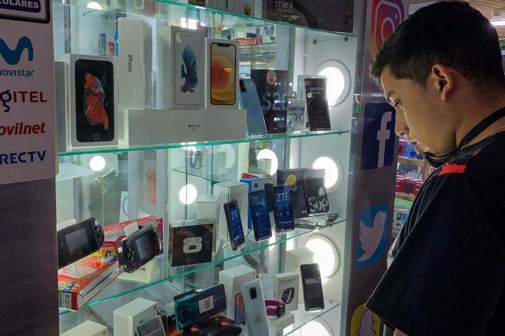 El Banco Nación lanzó una promoción para comprar celulares durante dos días. / archivo