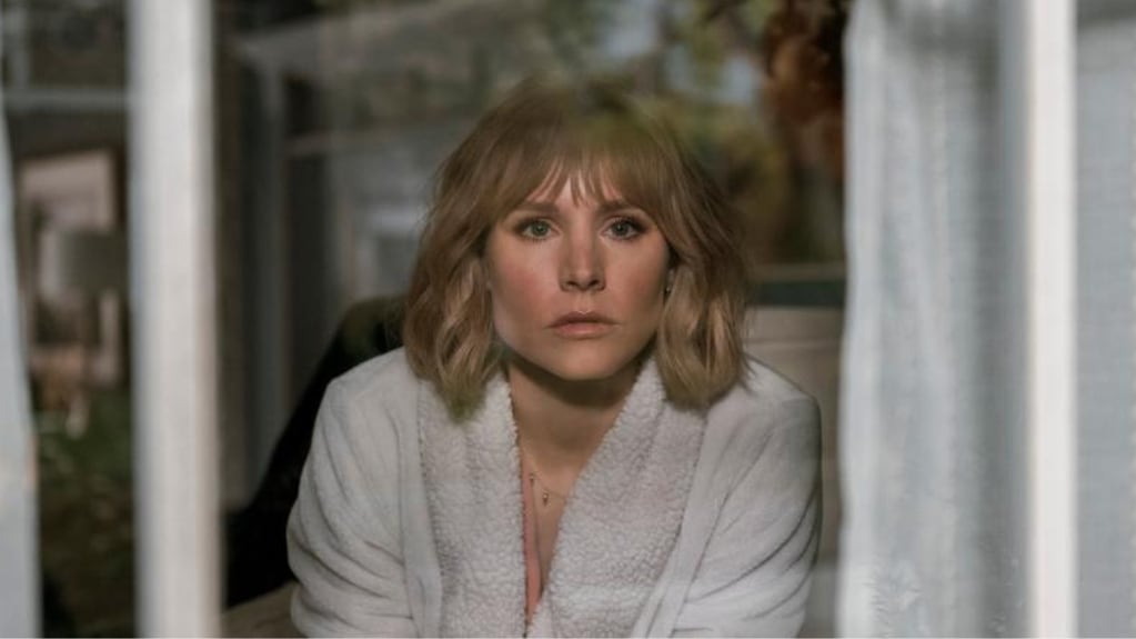 "La mujer de enfrente de la chica de la ventana", la miniserie que hace parodia a un thriller y es furor en Netflix