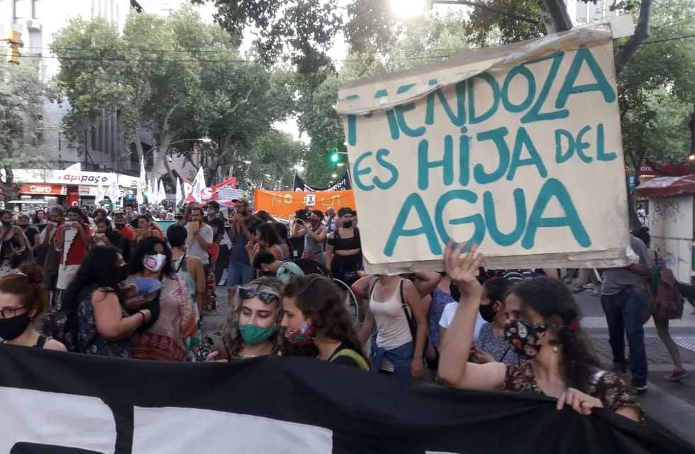 Se cumple un año de las marchas en defensa de la ley 7722. José Gutiérrez / Los Andes
