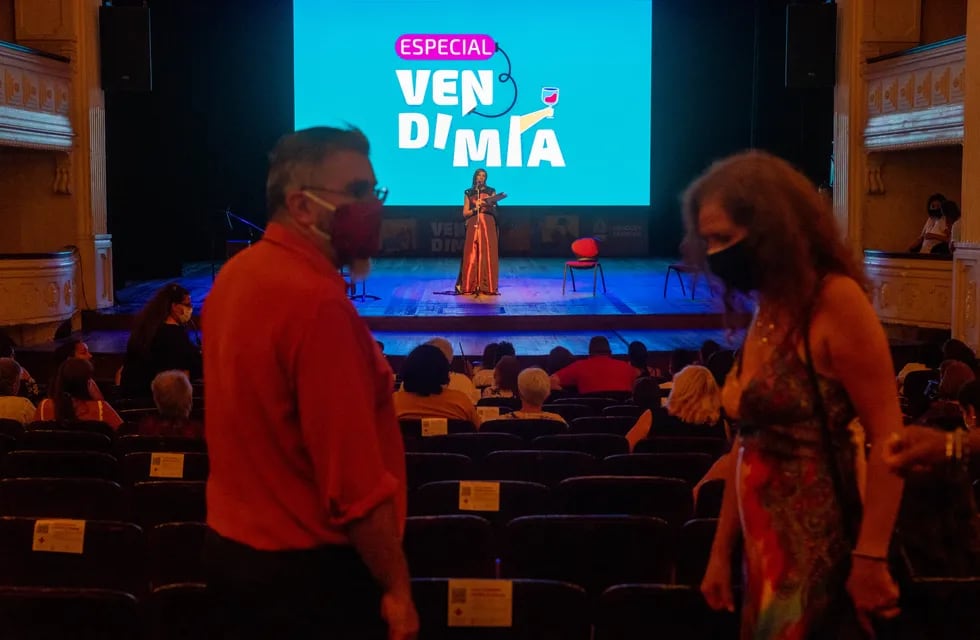 Frente a la pantalla. El sábado se estrenó “Historias de Vendimia” / Ignacio Blanco
