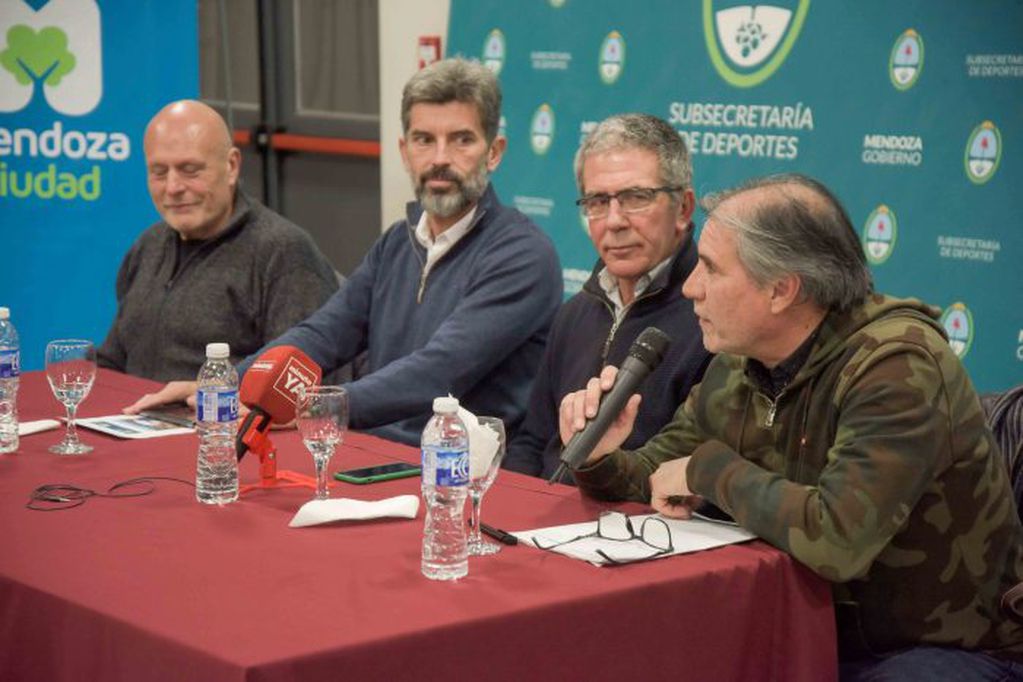 En el Estadio Arena Aconcagua, autoridades de la provincia y de FEFUSA, presentaron el Torneo Argentino de FUTSAL 2022. / Gentileza.
