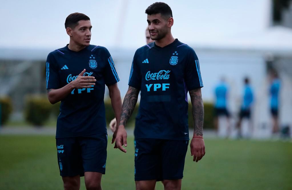 Nahuel Molina, junto a "Cuti" Romero, tiene una molestia muscular y está en duda para jugar ante Perú.