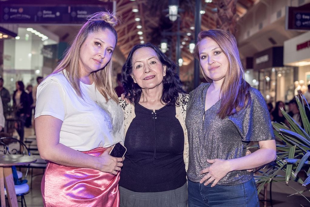 Mariú Paolantonio productora del evento, junto a su mamá Chichí y su hermana Romina.
PH: Romi Abel