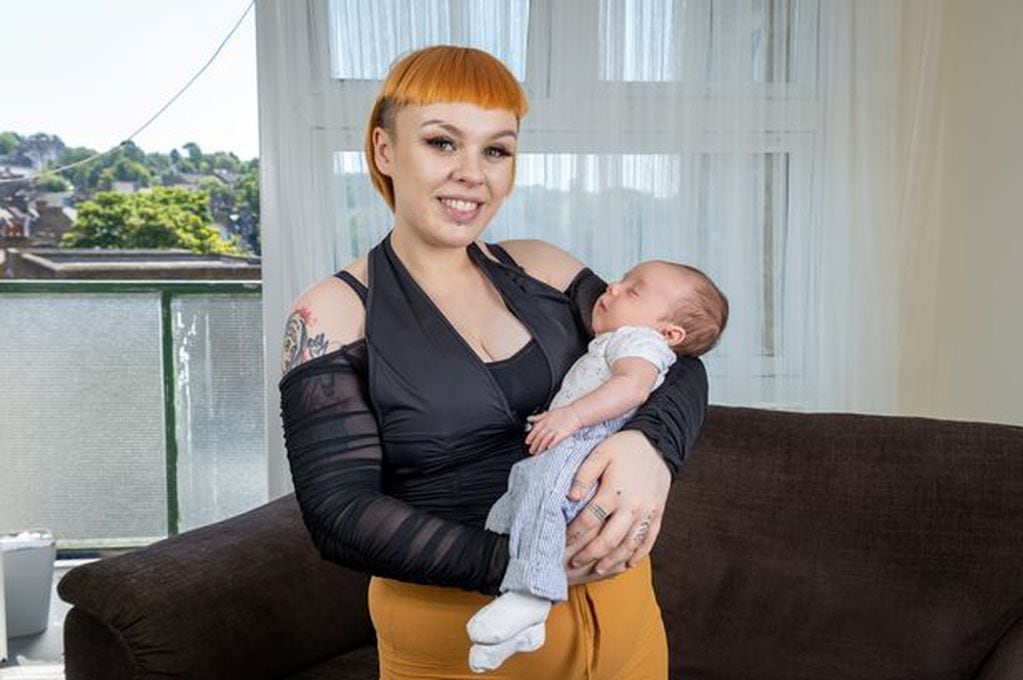 Bailey Ennis, la joven de 24 años fue mamá hace unos días tras embarazarse con un kit de inseminación que compró en internet.