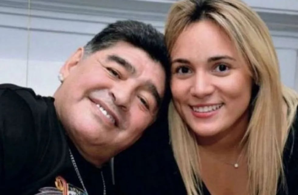 Rocío Oliva junto a Diego Maradona / Archivo