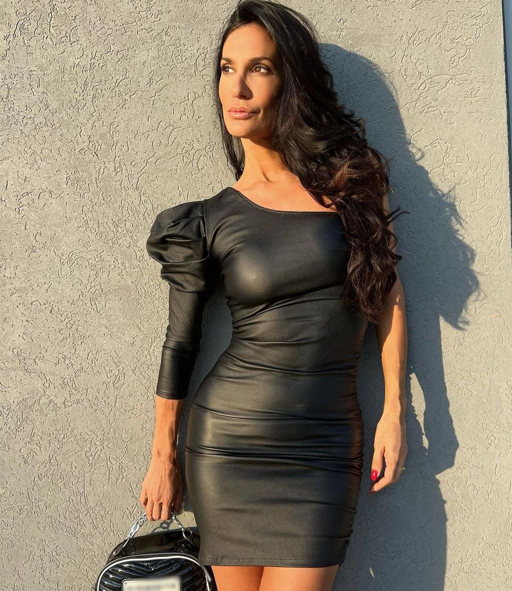 Silvina Escudero impactó con un vestido tubo negro.