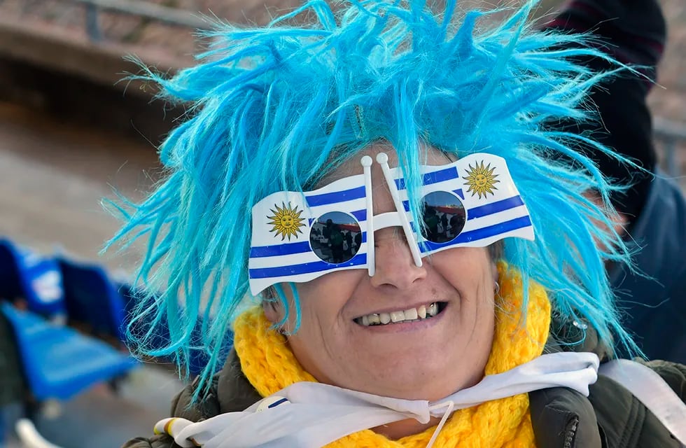 Los uruguayos coparon el Malvinas Argentinas de Mendoza en apoyo a su seleccionado Sub 20. / Foto: Orlando Pelichotti