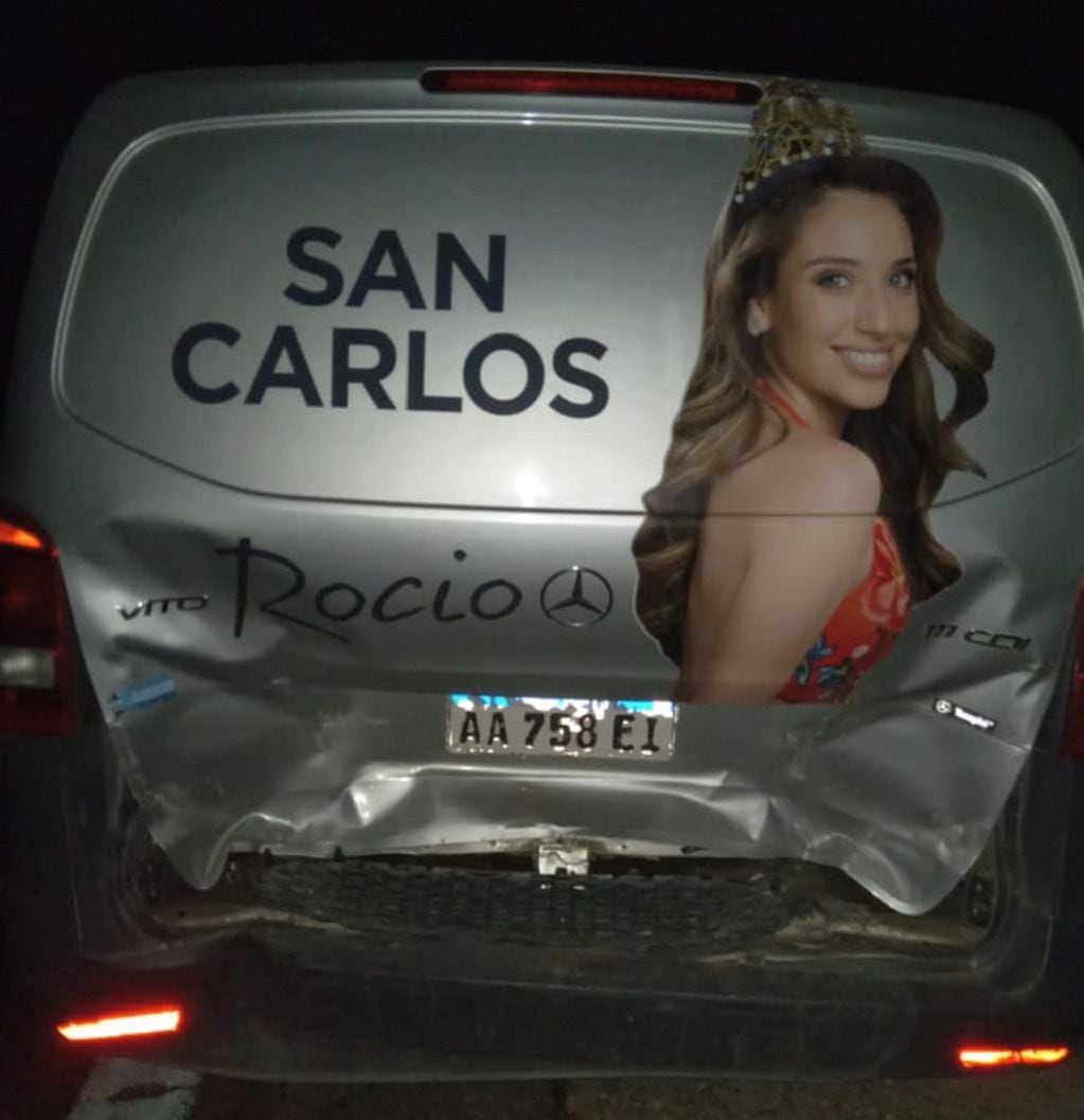 Choque del vehículo oficial de Rocío Neila, Reina de la Vendimia de San Carlos 2024 (Gentileza / NDI)