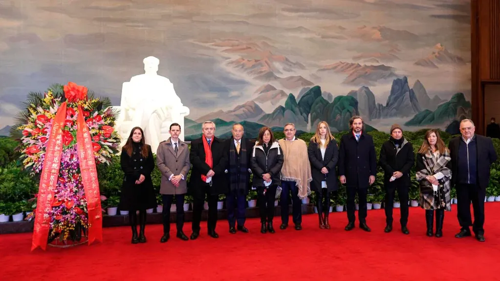 La delegación que acompañó al Presidente en su gira.