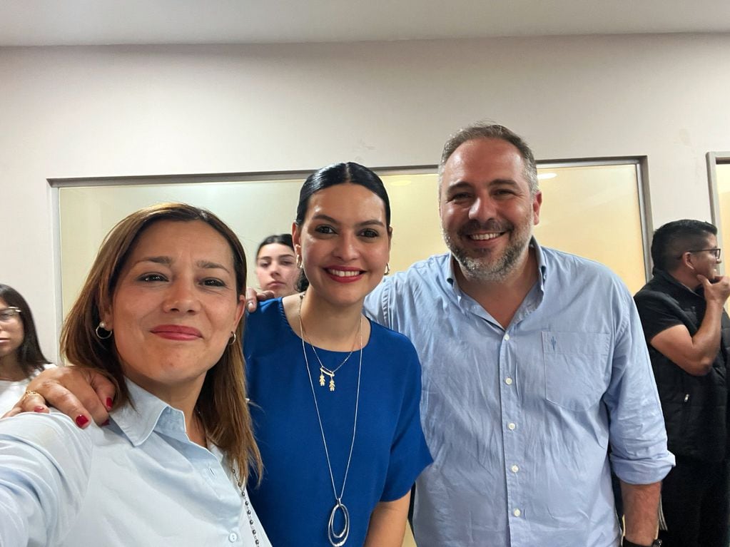 Adriana Cano presidirá el bloque peronista en el Senado. En la foto, junto a Flor Destéfanis y Matías Stevanato.