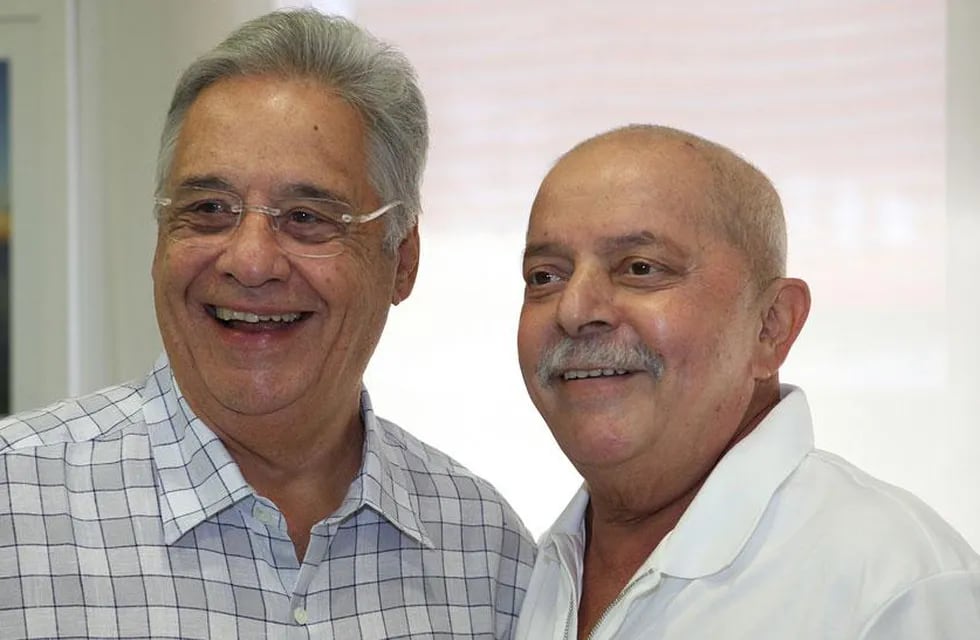 Juntos. Lula y Fernando Henrique Cardoso, su antecesor en el Planalto, se encontraron el martes en el Hospital Sirio Libanés cuando Lula estaba enfermo.