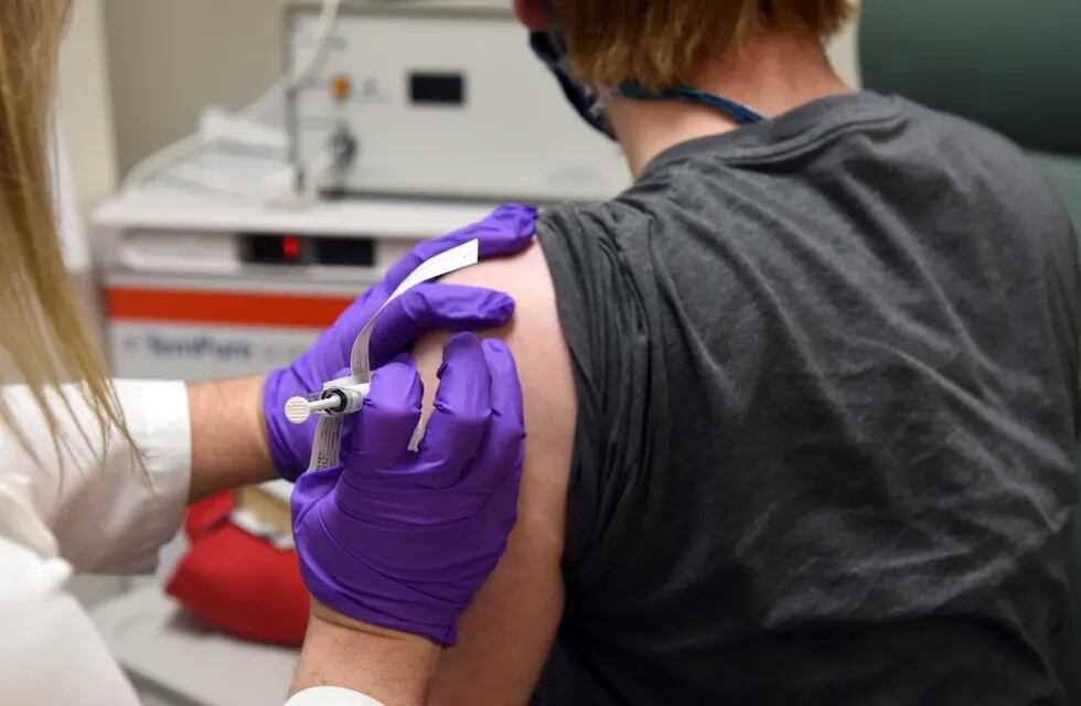 Un hombre alemán se vacunó 87 veces contra el coronavirus para vender certificados truchos. / Imagen ilustrativa / AP