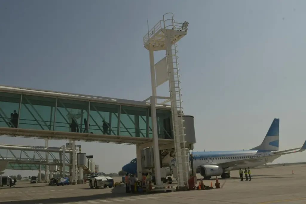 Aterrizaje del primer avión en Mendoza tras siete meses de cierre del aeropuerto El Plumerillo