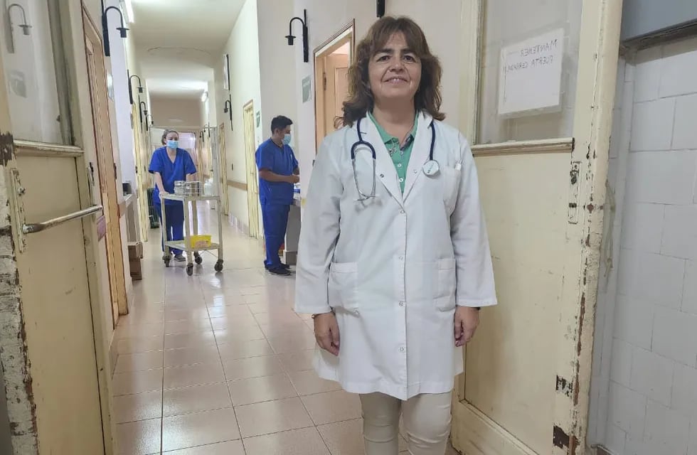 La doctora Andrea Villalba es jefa de servicio de Infectología del hospital Lencinas.