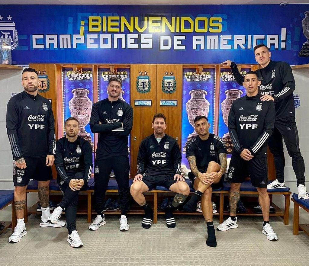 Tras conseguir la Copa América 2021 los jugadores impusieron esta nueva cábala, en esta oportunidad Dybala reemplazó al Papu Gómez.