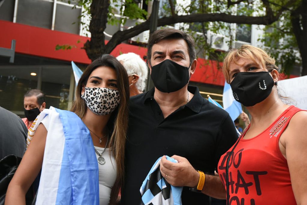 Omar De Marchi participó de la marcha contra el Vacunatorio VIP.