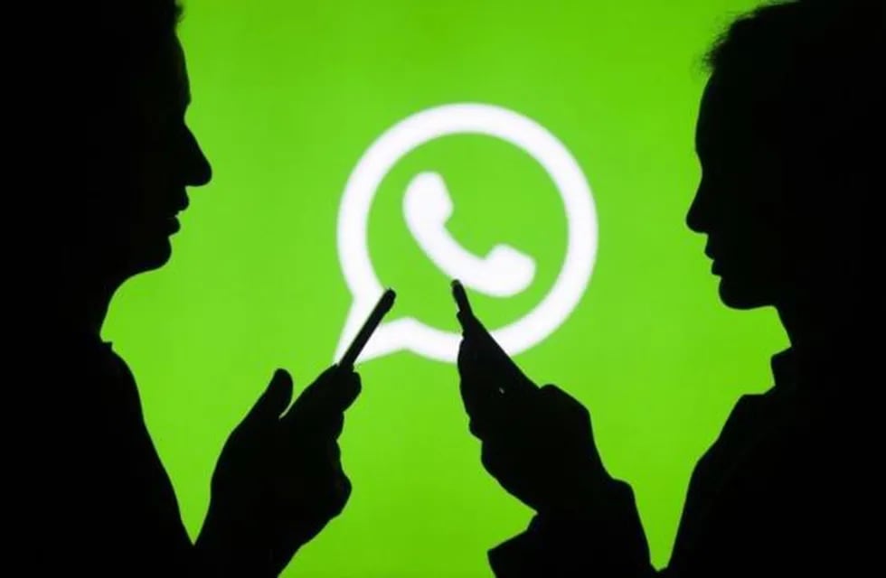 Cómo leer un mensaje de WhatsApp sin aparecer “en línea” ni marcar el visto