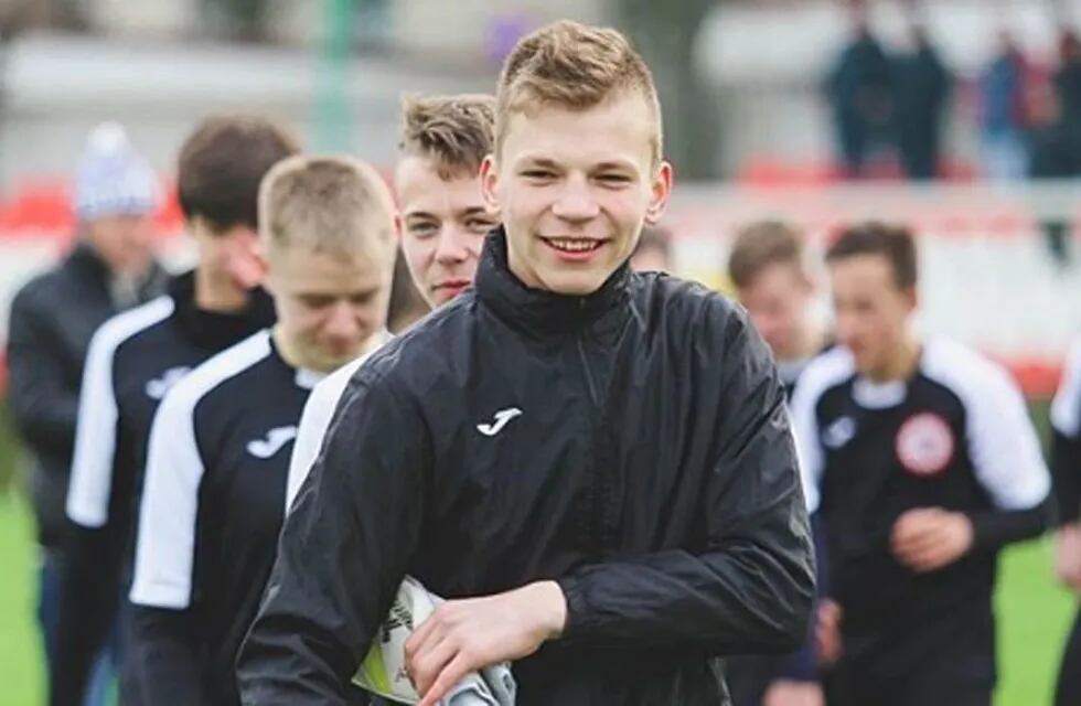 Iván Zaboróvski, portero de 16 años del Znamia Trudá ruso, se encuentra grave y en coma inducido tras recibir el impacto de un rayo durante un entrenamiento en Oréjovo-Zúyevo en Moscú. / Gentileza.