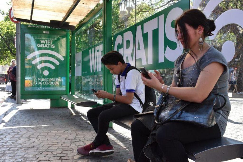 Las paradas de colectivos con Wi-Fi son habituales en las grandes ciudades. 