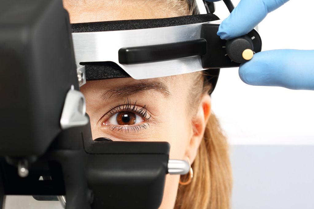 Como toda en enfermedad crónica, el glaucoma congénito tratado en tiempo y forma puede controlarse, pero los exámenes periódicos son más necesarios y  frecuentes que en un paciente con ojo sano.