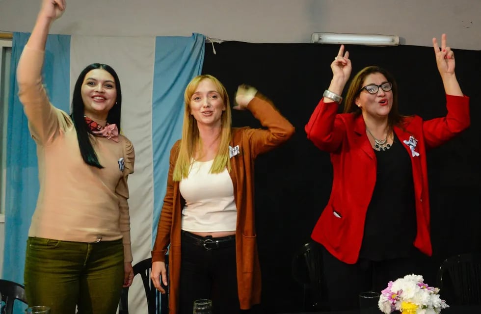Asunción de autoridades en el PJ. Flor Destéfanis, Anabel Fernández Sagasti y Daniela Favari (titular del PJ en Malargüe).