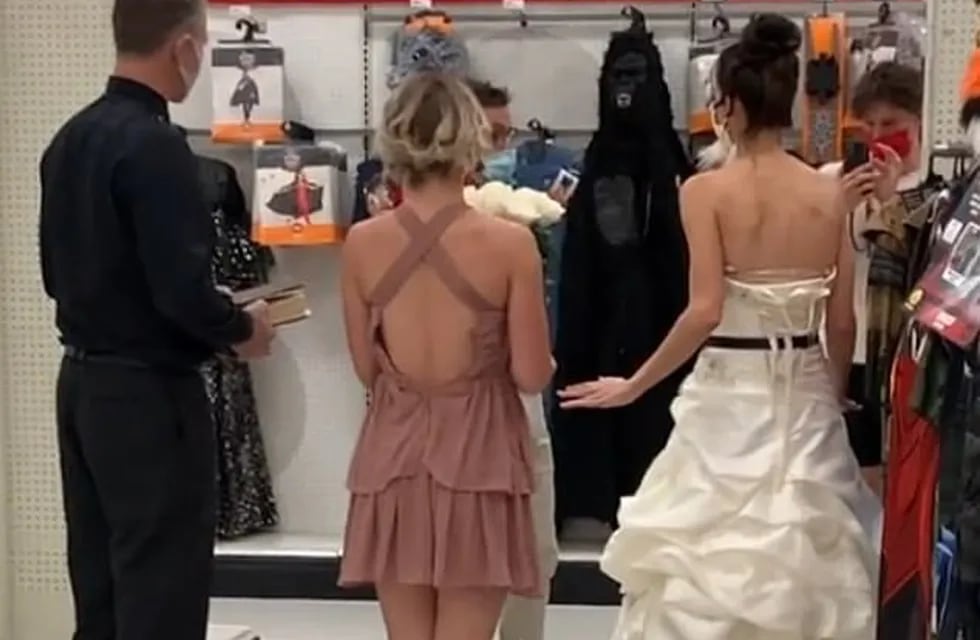 Una chica se apareció en el trabajo de su novio y le exigió casamiento en el lugar.