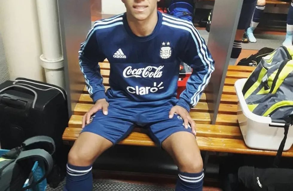 Nahuel Ulariaga es la gran "joya" de la cantera tombina. El delantero ya fue convocado a la Selección Argentina Sub15.