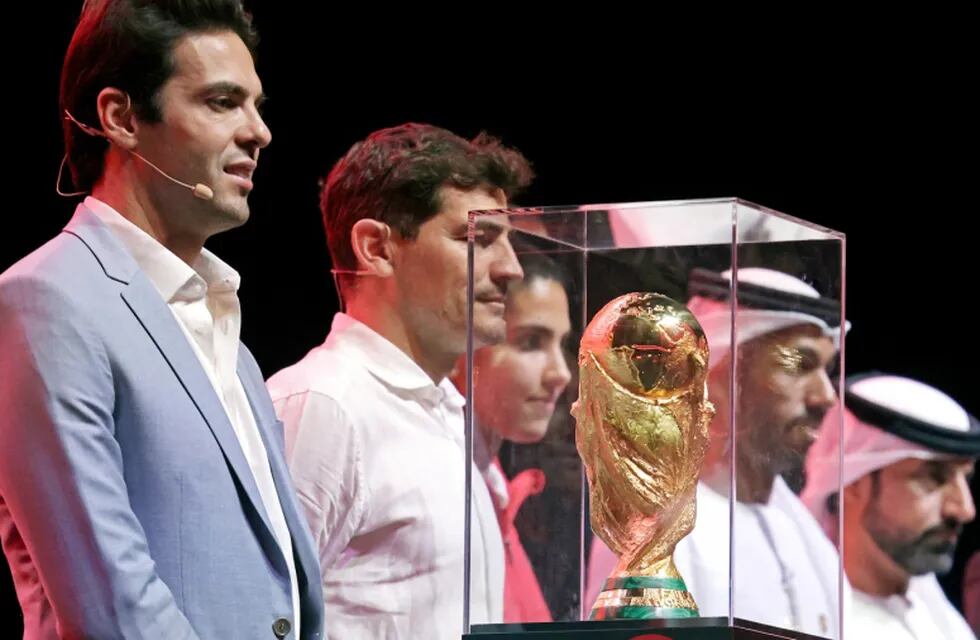 Kaká y Casillas, dos campeones mundiales que lanzaron la gira de la Copa. / AFP