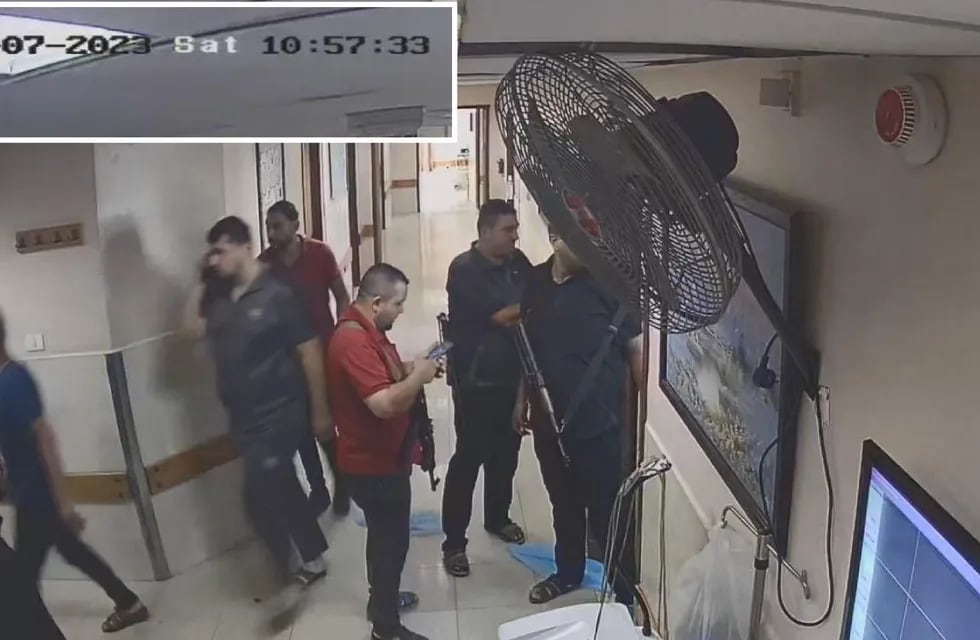 Las FDI difundieron los videos de las cámaras de seguridad del hospital Shifa, el más grande de la Franja de Gaza, donde se ve a terroristas de Hamás, el día de la masacre, ingresando al mismo con rehenes.