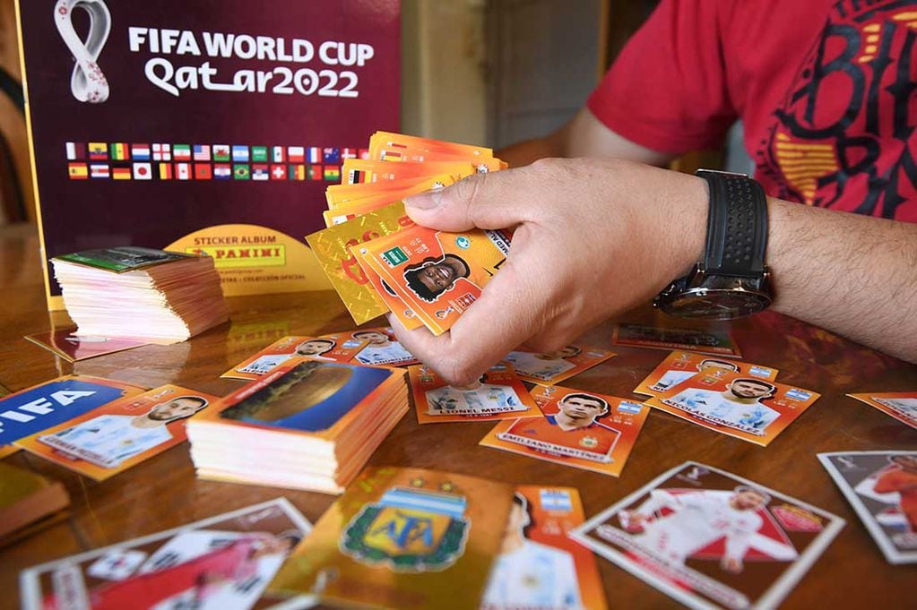Furor por la colección de figuritas y album del mundial de futbol  QATAR 2022

Foto: José Gutierrez/ Los Andes