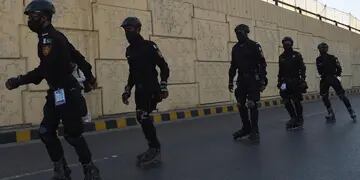 Policía de Pakistán en rollers