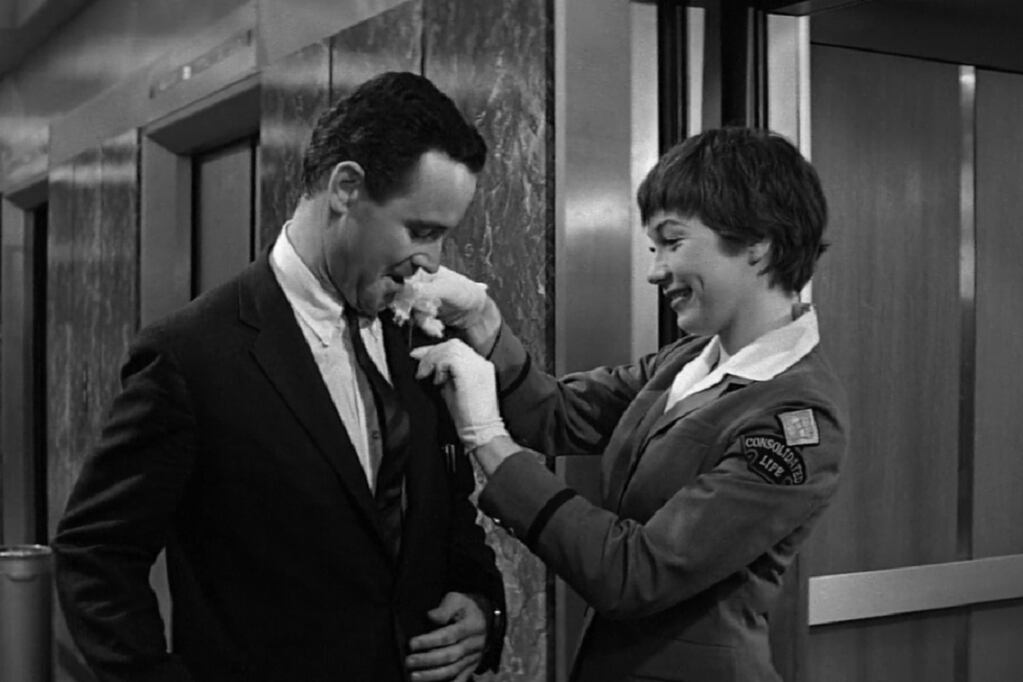 Jack Lemmon y Shirley MacLaine, una dupla magnética en "The Apartment" de Billy Wilder.