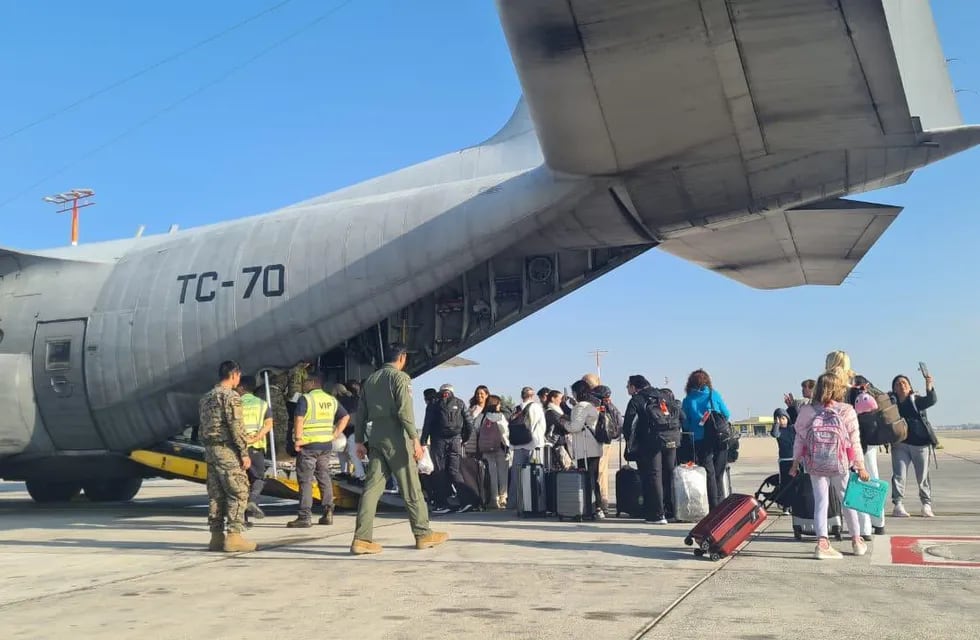Operativo "Regreso seguro" para argentinos en Israel. En la foto, el avión Hércules. (X @CancilleriaARG)