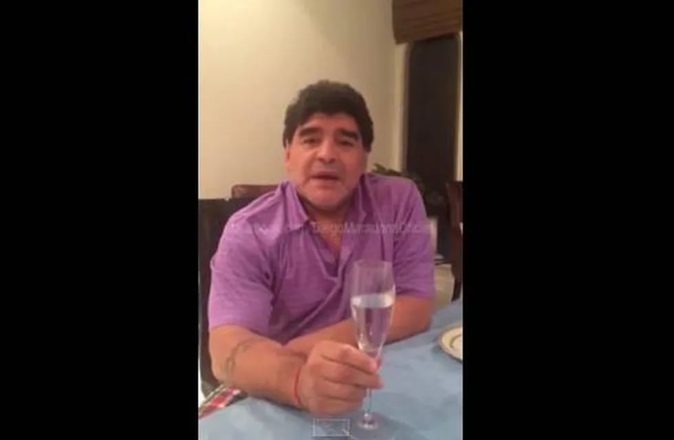 Video: Maradona brindó y agradeció el cariño de su fans