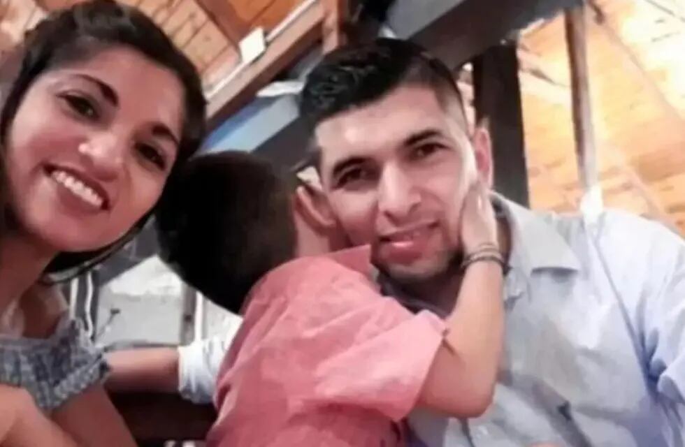 La víctima, Micaela Corvalán, y el femicida Román Gutiérrez, junto al hijo de ambos. Foto: Nuevo Diario