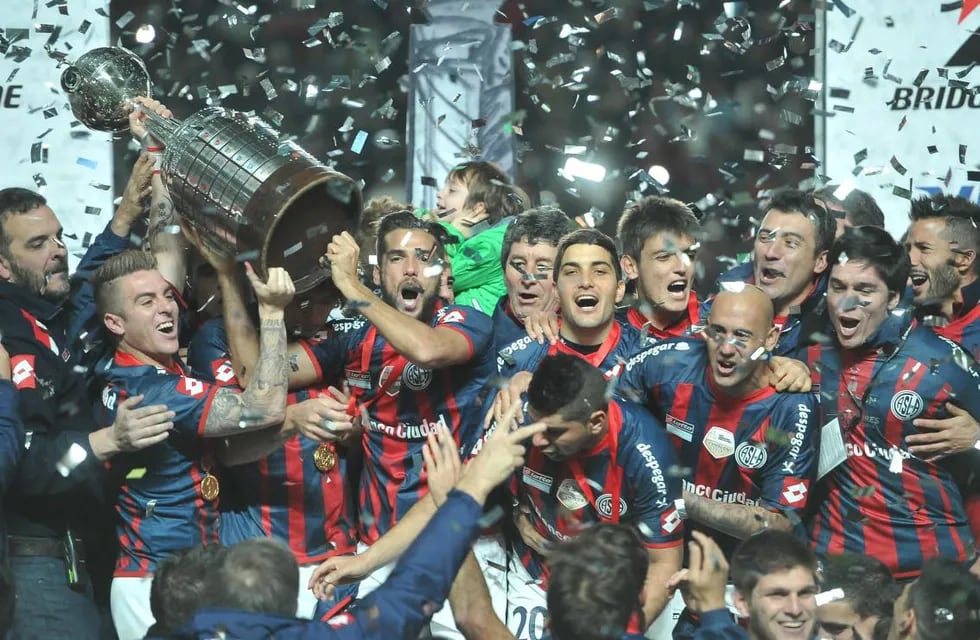 Alegría, euforia y emoción en todo el plantel del Ciclón, campeón Copa Libertadores 2014. Histórico. /Télam.