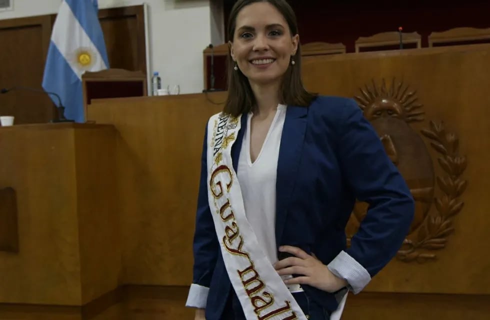 La "reina blue" de Guaymallén en 2022 se convirtió en una de las oradoras de la audiencia pública ante la Suprema Corte que busca dirimir si ese departamento sigue eligiendo reina o queda abolida. || Foto: Orlando Pelichotti