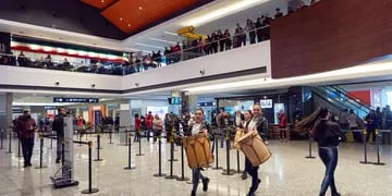 Un flashmob sorprendió a los turistas en el aeropuerto El Plumerillo