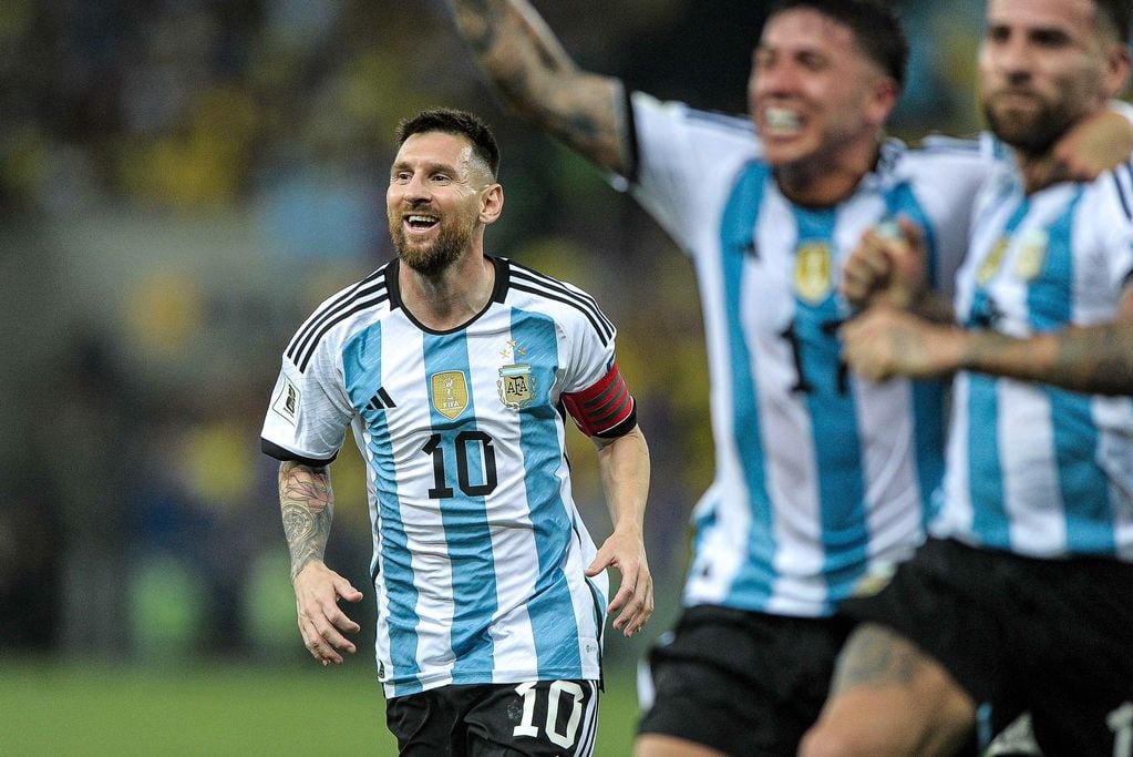 La felicidad de Messi en el festejo del gol de Otamendi ante Brasil. (Fotobaires).