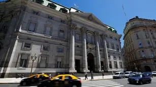 Amenaza de bomba en la sede central del Banco Nación: llamó e insultó a Milei