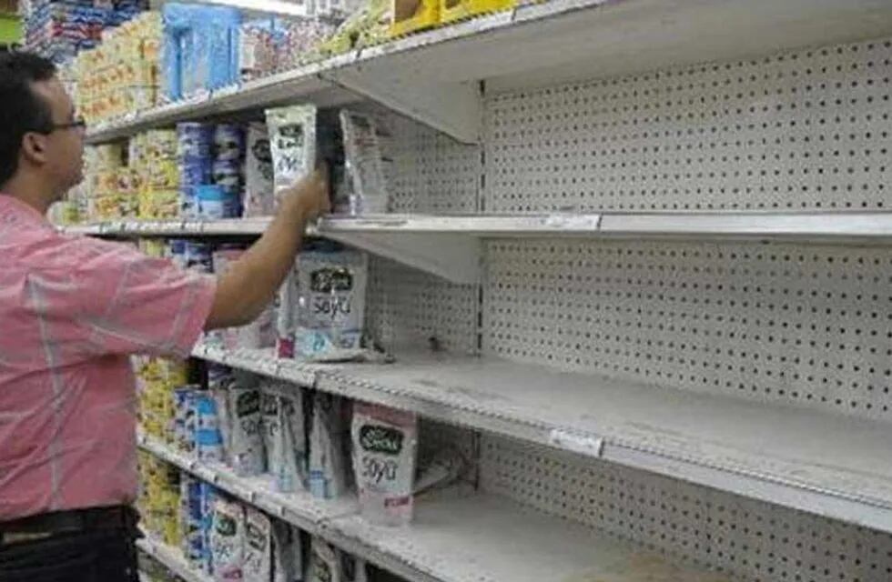 Góndolas vacías. La falta de productos de consumo básico se está volviendo crónica en Venezuela.