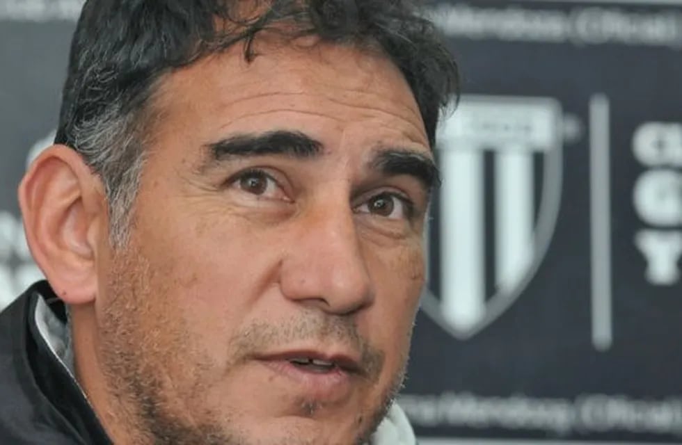 Dario Alaniz, DT que conoce de ascensos a la Primera Nacional, es el nuevo entrenador de Huracán Las Heras