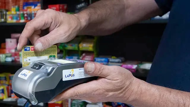 Aumenta 12,43% la cantidad de compras con tarjeta de débito