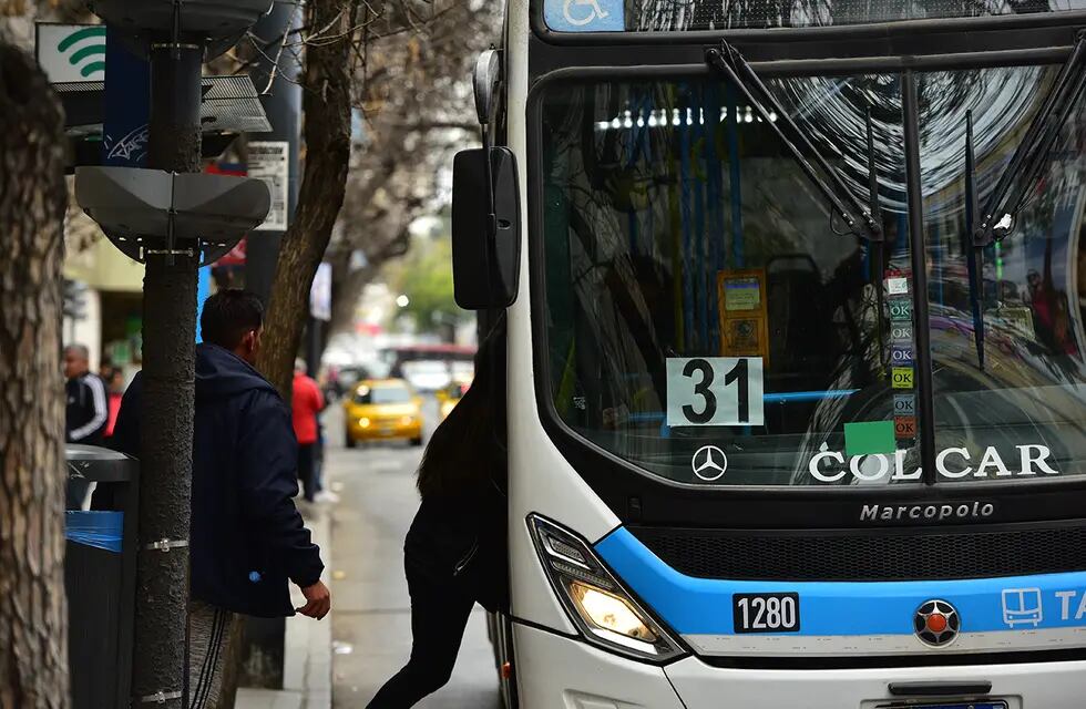 Transporte urbano de pasajeros en la ciudad de Córdoba. (José Gabriel Hernández / La Voz)