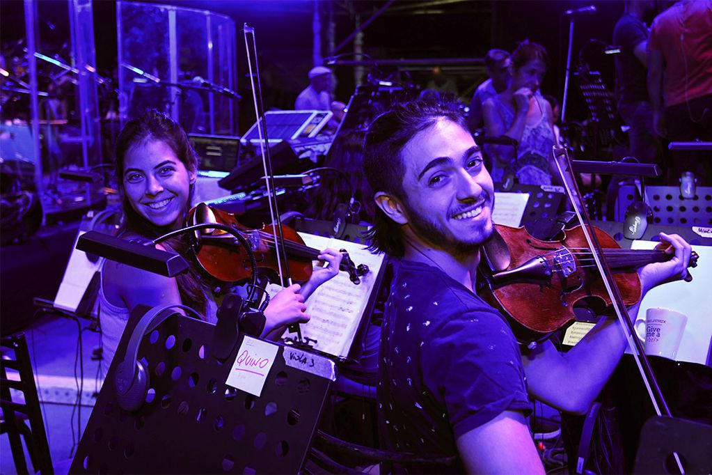 Los músicos del ensamble que tocó en vivo. Foto: Marcelo Rolland / Los Andes