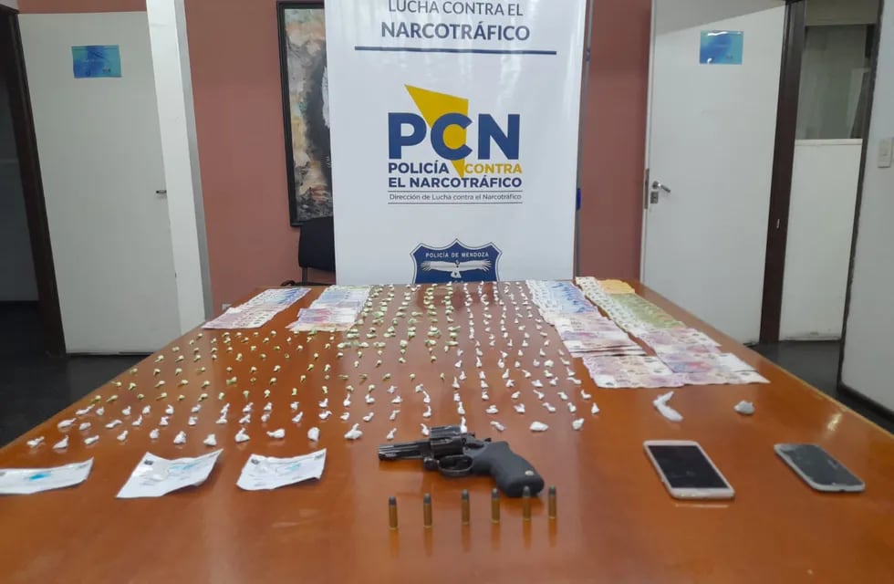 Policía Contra el Narcotráfico desbarató dos quioscos de droga en Las Heras. - Foto: Ministerio de Seguridad