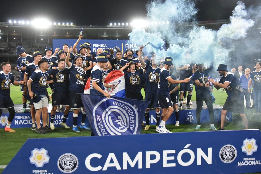 Independiente Rivadavia de Mendoza venció 2-0 a Almirante Brown en la final de la Primera Nacional. (Ramiro Pereyra / La Voz)