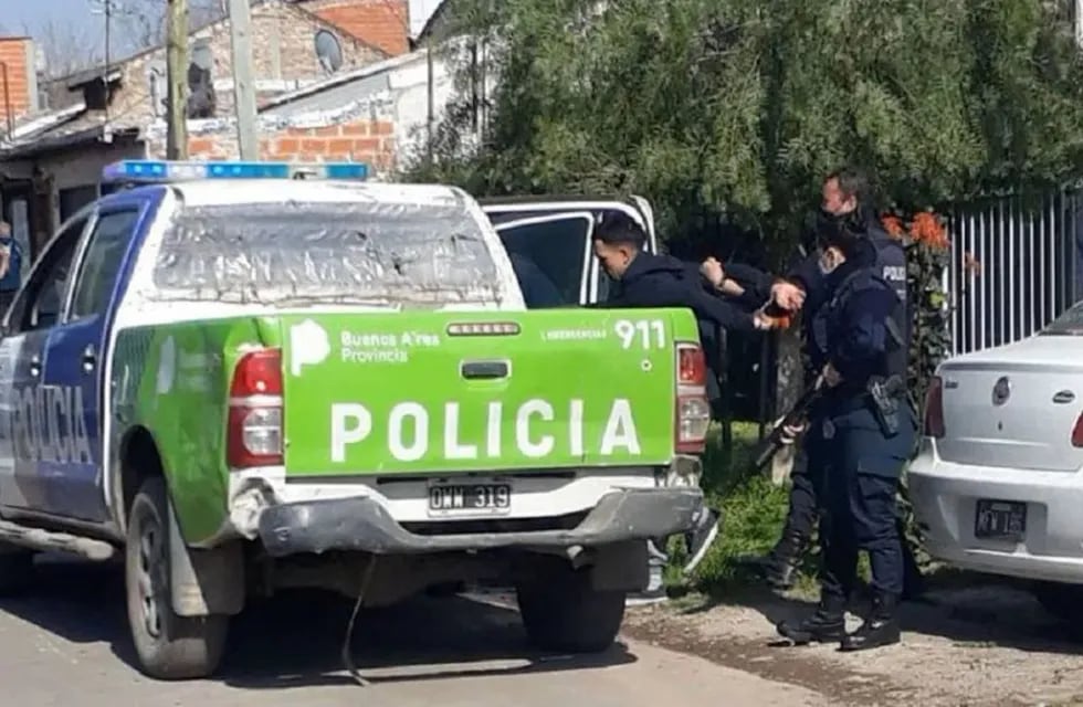 Hallaron el cuerpo de una mujer asesinada y enterrada en su vivienda: su pareja se lo confesó al inquilino. Foto: Policía Bonaerense.