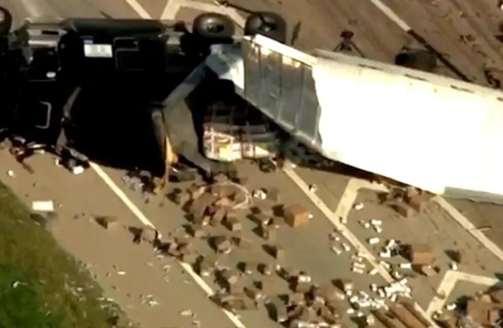 No hubo heridos en el accidente de Oklahoma, pero miles de juguetes sexuales terminaron en el piso | Web