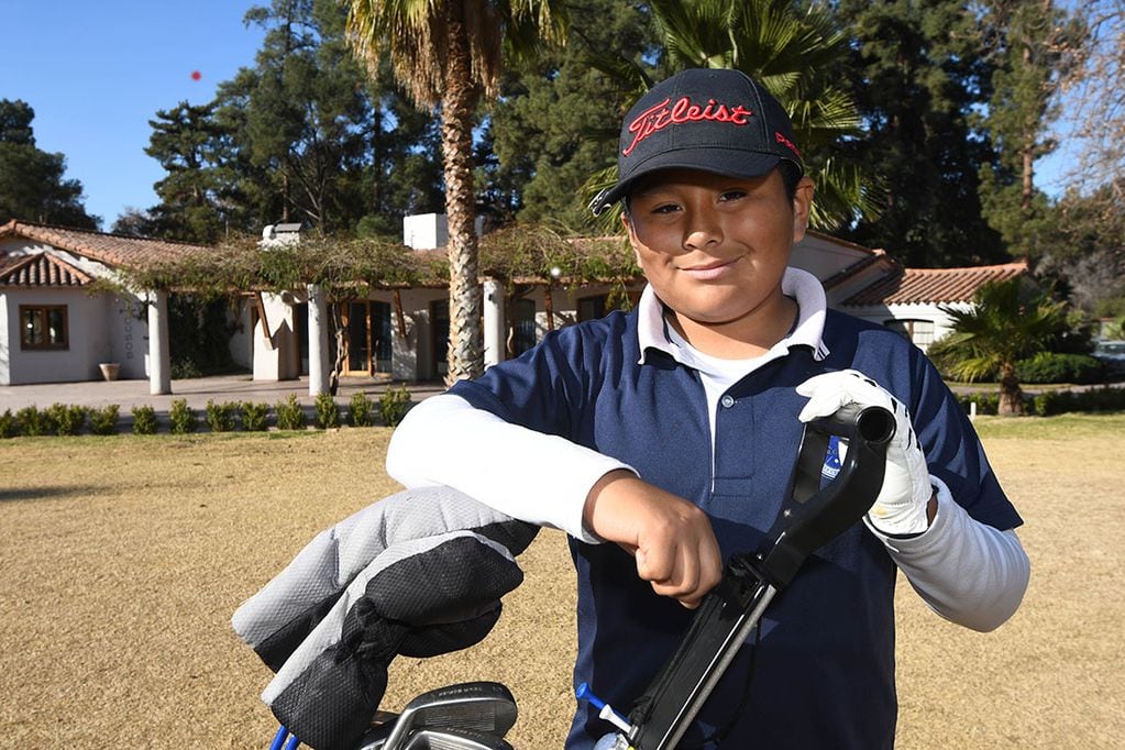 Juan Francisco Ponce 11 años, un niño que practica golf - 